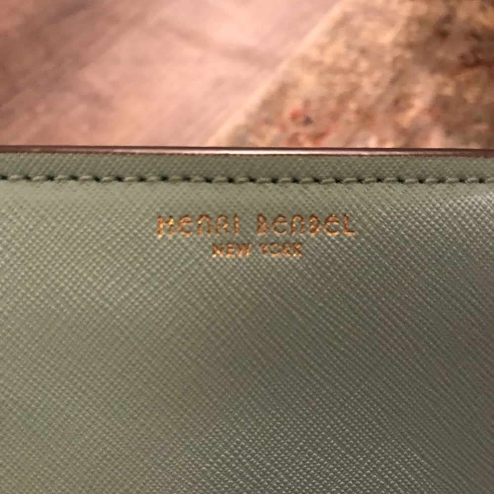 henri bendel cosmetic bag - light blue & unused